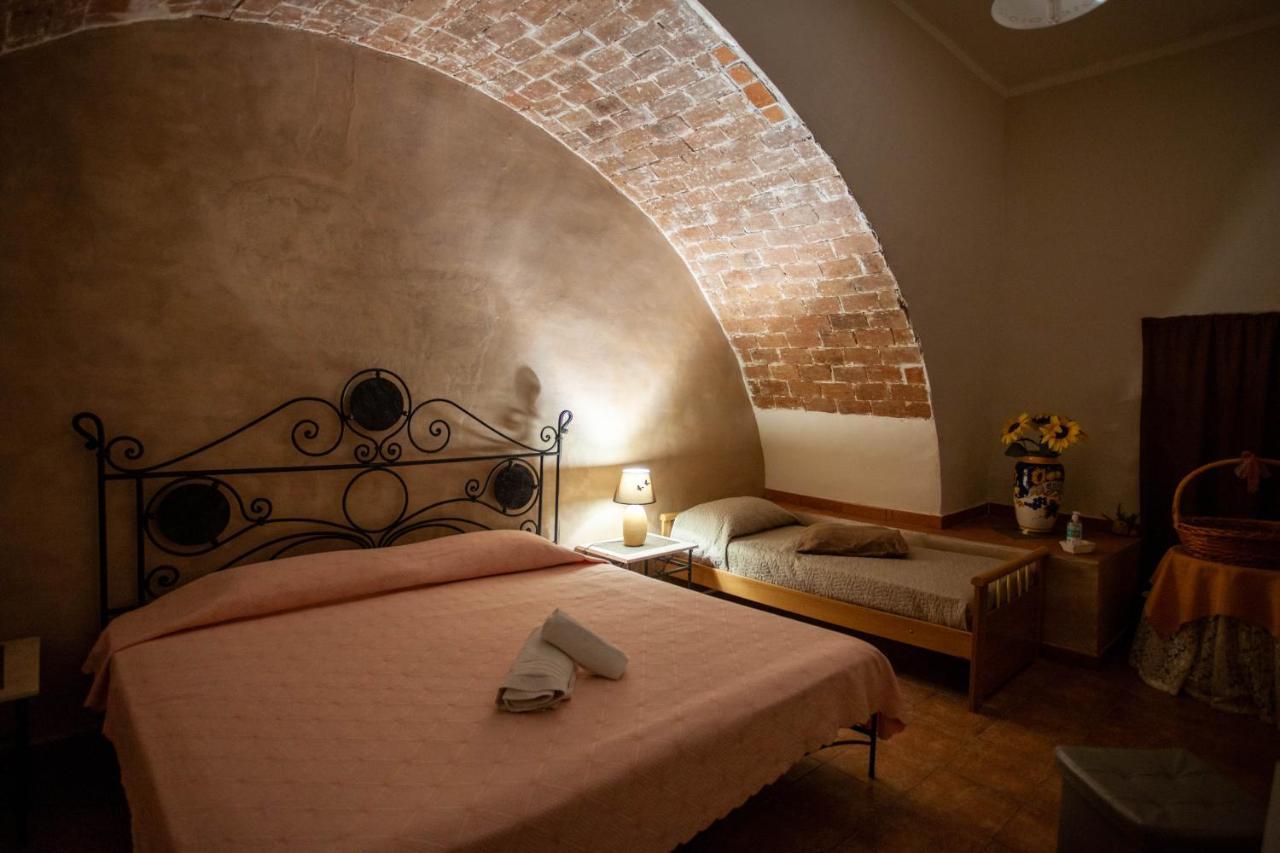 Casa Vacanze Fondaco Di Scillato Scillato  ภายนอก รูปภาพ